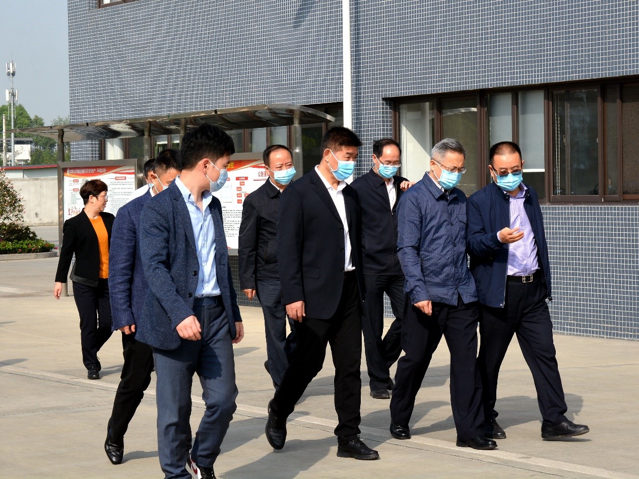 Gu Shaoping, deputy director of the food production department of the State Administration of market supervision, and his party visited taihefang to investigate food safety